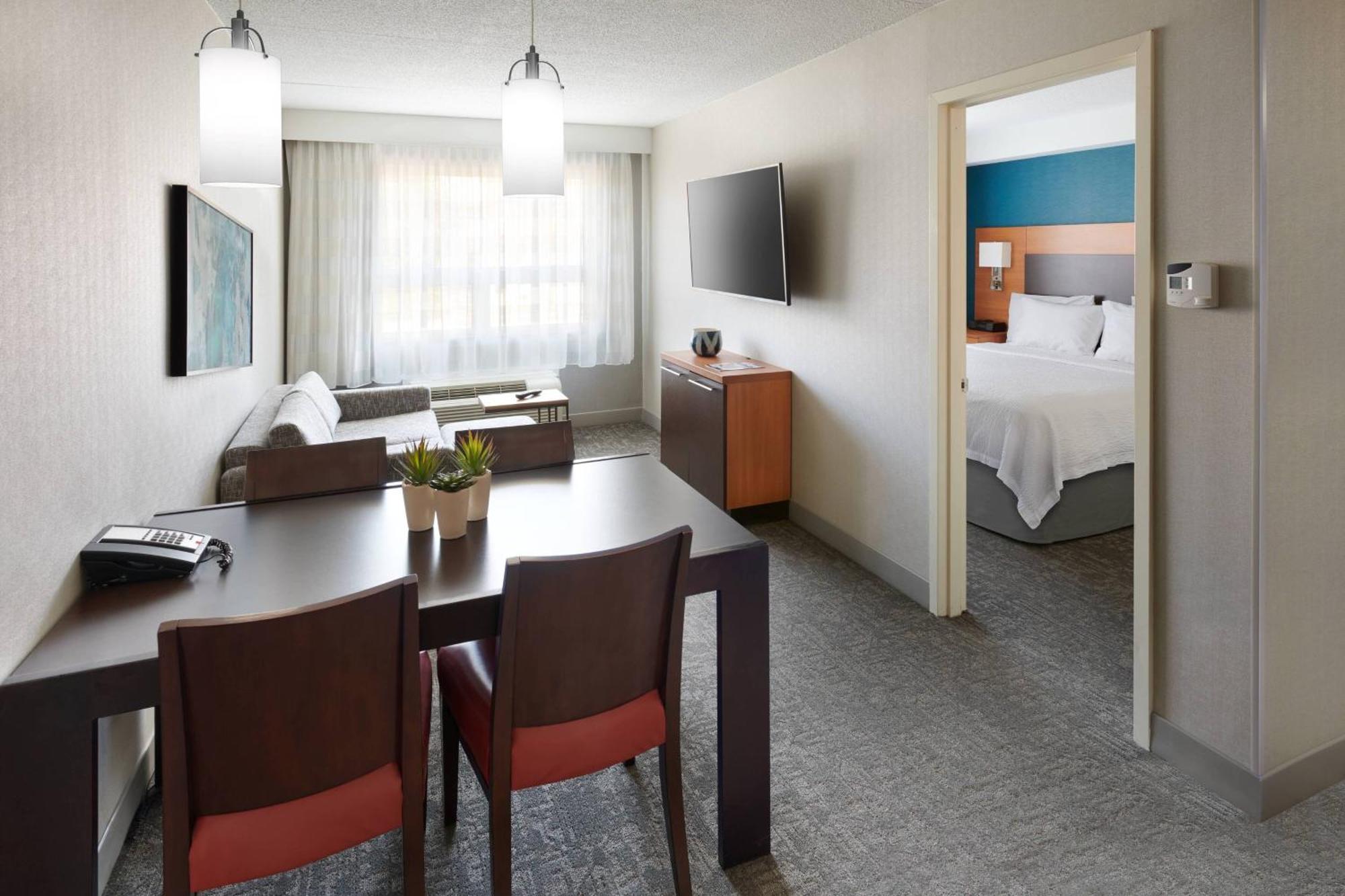 Towneplace Suites By Marriott Mississauga-Airport Corporate Centre Екстериор снимка